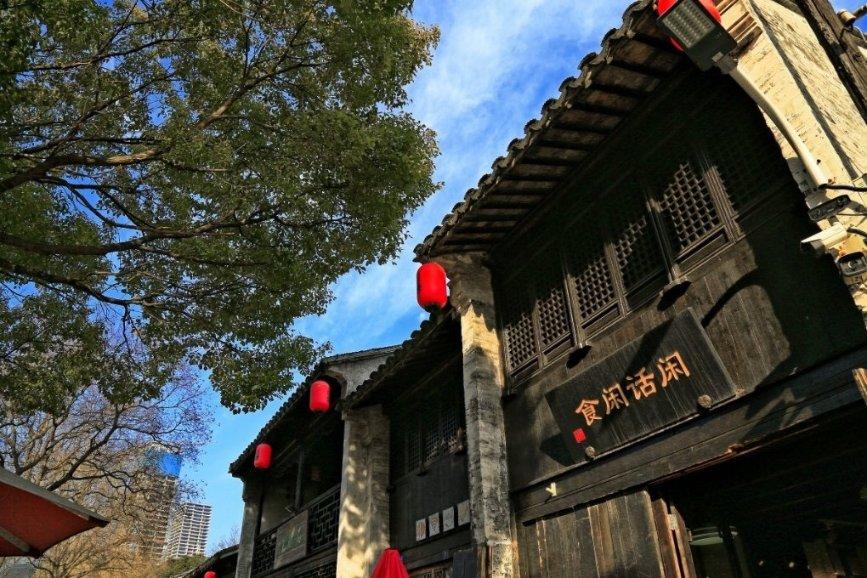 连接正负极