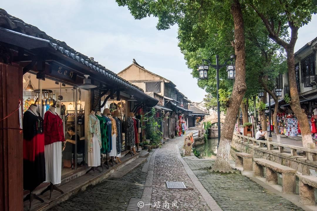 央行发出“超预期”大礼包，如何影响股市楼市？